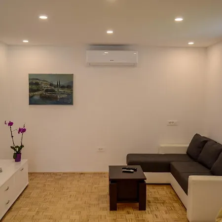 Marko Apartment *